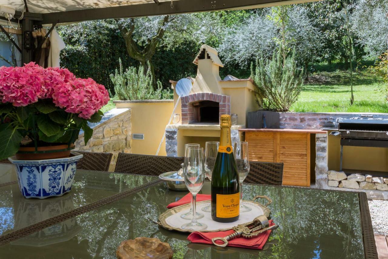 In Private Estate,shared Pool,parking,3km To Ponte Vecchio Florencia