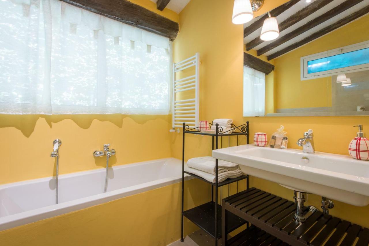 Villa In Private Estate,shared Pool,parking,3km To Ponte Vecchio Florencia
